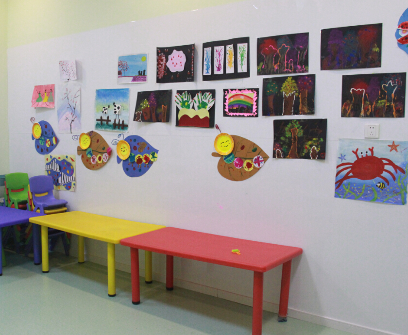 缪可国际儿童成长中心作品展示区