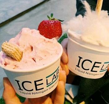魔杖冰淇淋草莓冰淇淋