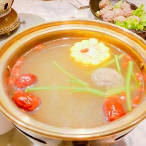 辛元潮汕牛肉火锅西红柿玉米锅