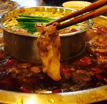 重庆洞子火锅涮牛肉