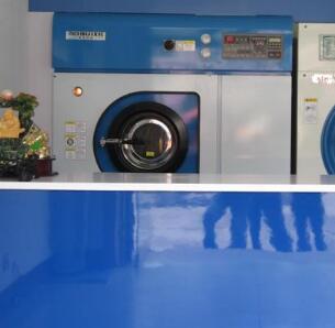 兰其尔洗衣前台和机器
