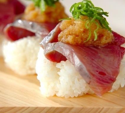 爱鲁西西的寿司腌肉芝士箱寿司