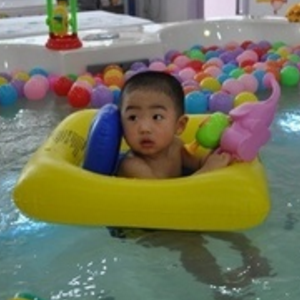 爱宝贝游泳提高免疫力