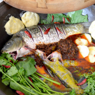 白洋淀风味铁锅炖鱼