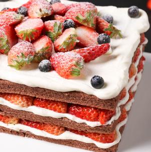 布朗尼蛋糕草莓