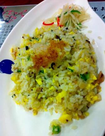  Yangzhou Fried Rice with Three Spices and Broken Gold