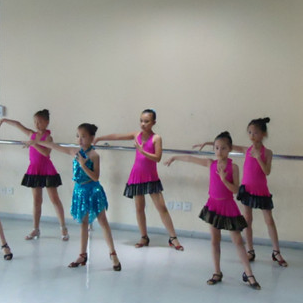 蝶舞艺术培训中心学员排练