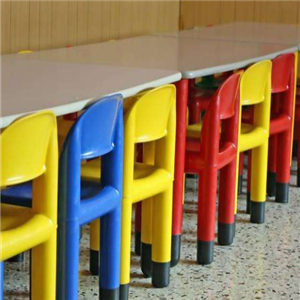 伊禾木国际双语幼儿园凳子