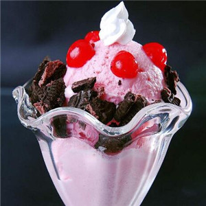 爱的冰淇淋草莓