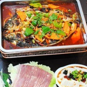 鸡煲烤鱼火锅店