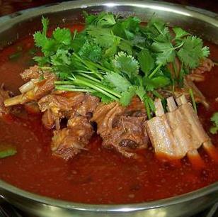 脆肉鲩火锅红汤