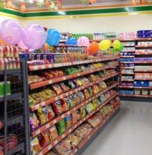  Hejiafu convenience store has many commodities