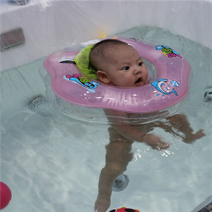 奥申婴儿游泳学习