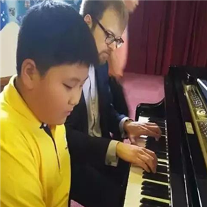 英皇音乐教育钢琴