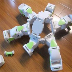 酷博机器人教育白机器人呢