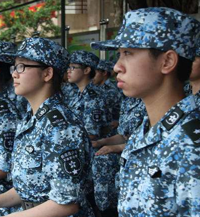 中国青少年军事夏令营育人
