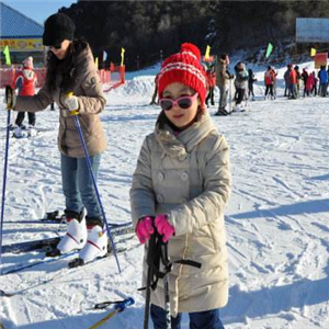 金象山滑雪场玩乐