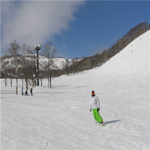 怀北国际滑雪场滑雪