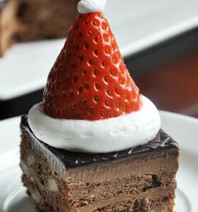 牛语草莓蛋糕