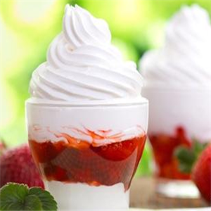 卡诺琳冰激凌草莓冰淇淋
