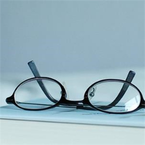 亿视丽眼镜流行