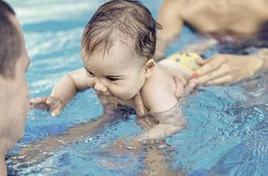  Love to play and swim Baby swimming Parent child center learning to swim