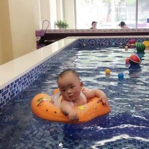 稚乐婴童游泳