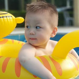 贝乐婴儿游泳设备