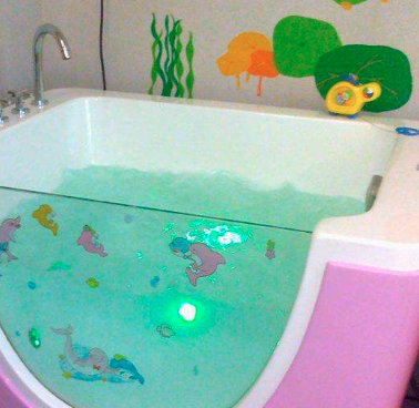 金冠婴童游泳馆粉色浴缸