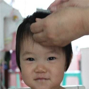 强生婴儿理发剪头发