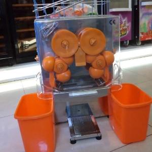 5个橙子自动榨汁贩卖机