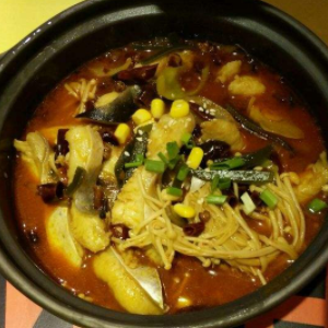 巧仙婆砂锅焖鱼饭快餐美味