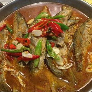 巧仙婆砂锅焖鱼饭快餐营养