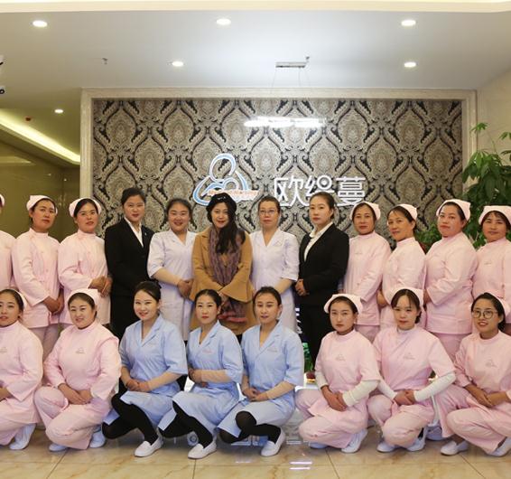  Group photo of Otima International Medical Beauty Moon Club