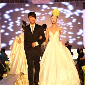 龙摄影国际婚纱集团