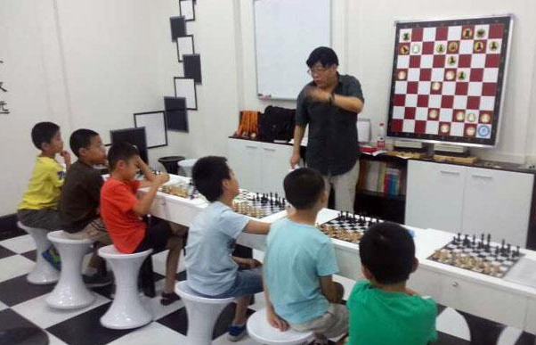 深受好评的国际象棋小世界棋艺培训