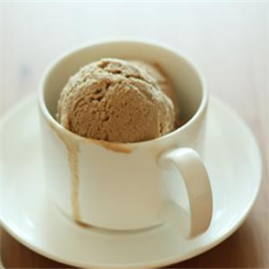 奶茶冰淇淋美味