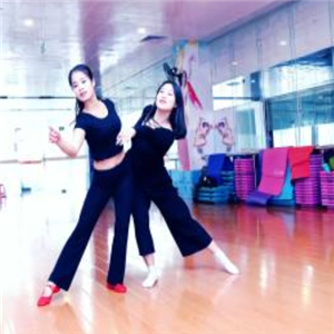 艾尚舞蹈艺术中心训练