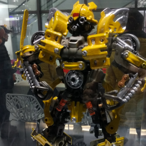 塔塔乐乐机器人的黄蜂战士