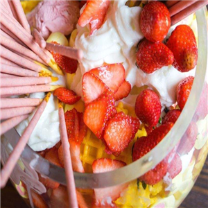 巨无霸冰淇淋草莓
