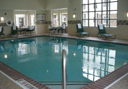 Staybridge Suites室内游泳池