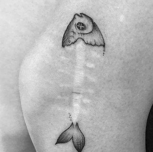 鱼骨头纹身