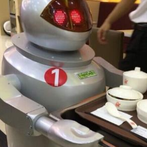 天外客机器人餐厅好用