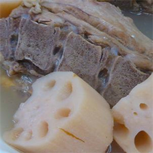 响螺片椰肉猪骨汤