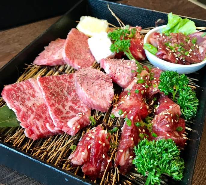万福日式炭火烤肉肉质鲜美