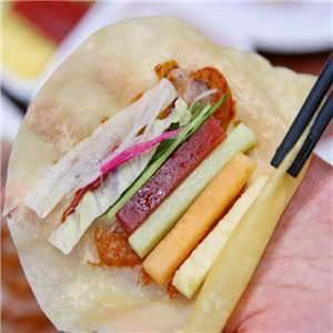 再一片皮烤鸭卷饼筷子
