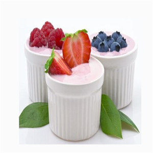 草莓老酸奶