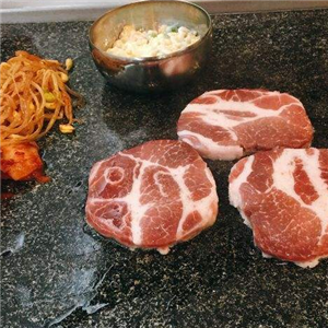 石缘石板烤肉五花肉