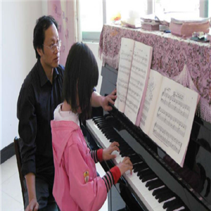 龚琛晨钢琴艺术中心学习