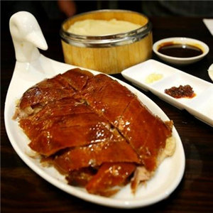 老北京果木脆皮烤鸭美味